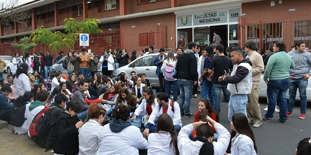 El arancelamiento universitario para extranjeros podría abarcar a casi 80.000 estudiantes