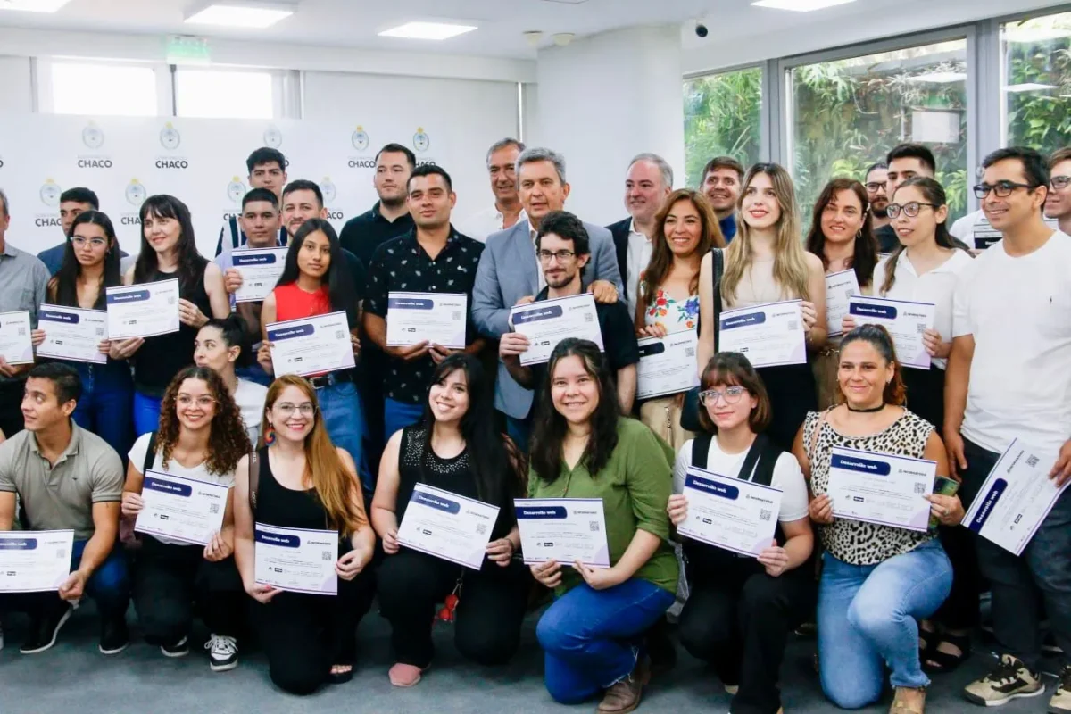 Entregan certificados de cursos de programación y robótica en colaboración con la UNNE 38 Entregan certificados de cursos de programación y robótica en colaboración con la UNNE