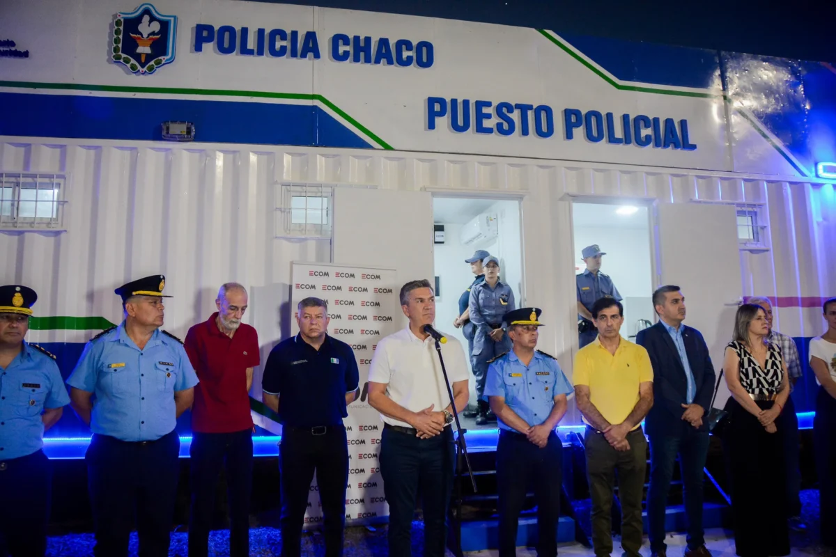 Zdero inauguró un destacamento policial y un Centro de Monitoreo en el Parque de la Democracia