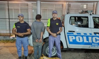 Insólito: quiso robarse una escultura navideña de la Plaza 25 de Mayo, pero lo detuvieron