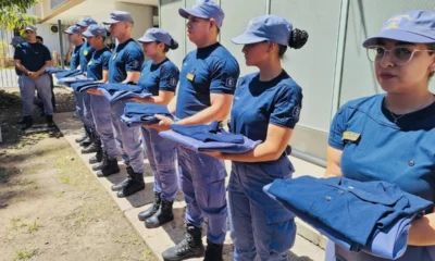 Entregan 75 nuevos uniformes para efectivos policiales en Casa de Gobierno