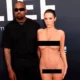 Polémica en los Grammy: Bianca Censori, la esposa de Kanye West, posó desnuda en la alfombra roja