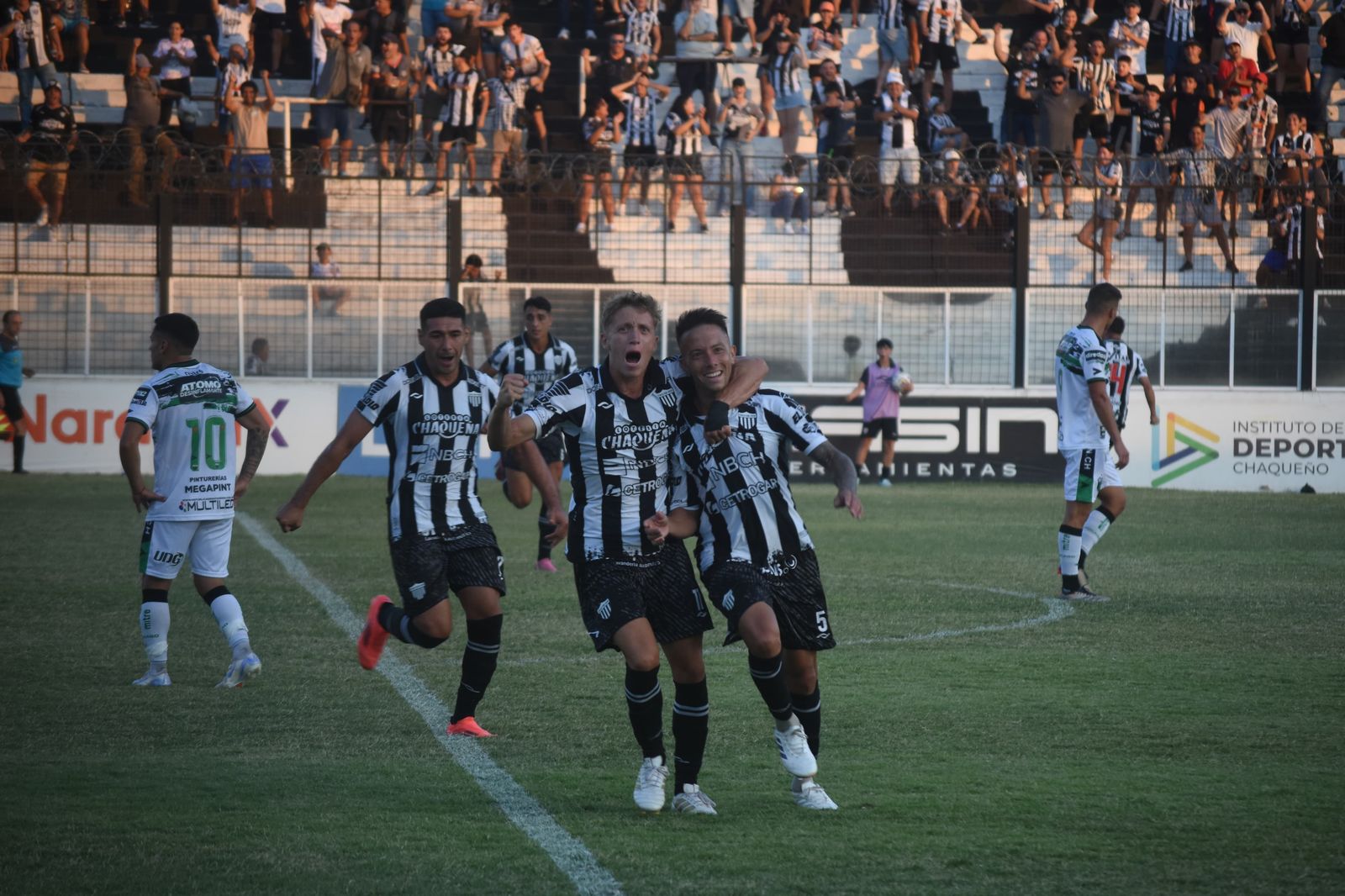 Con buen fútbol y amor propio, For Ever volvió al triunfo ante Nueva Chicago