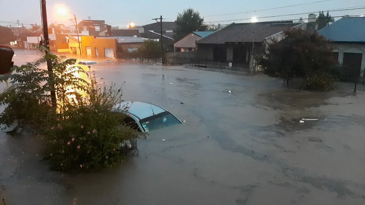 Temporal trágico en Bahía Blanca: murió una mujer y no descartan que haya más víctimas fatales