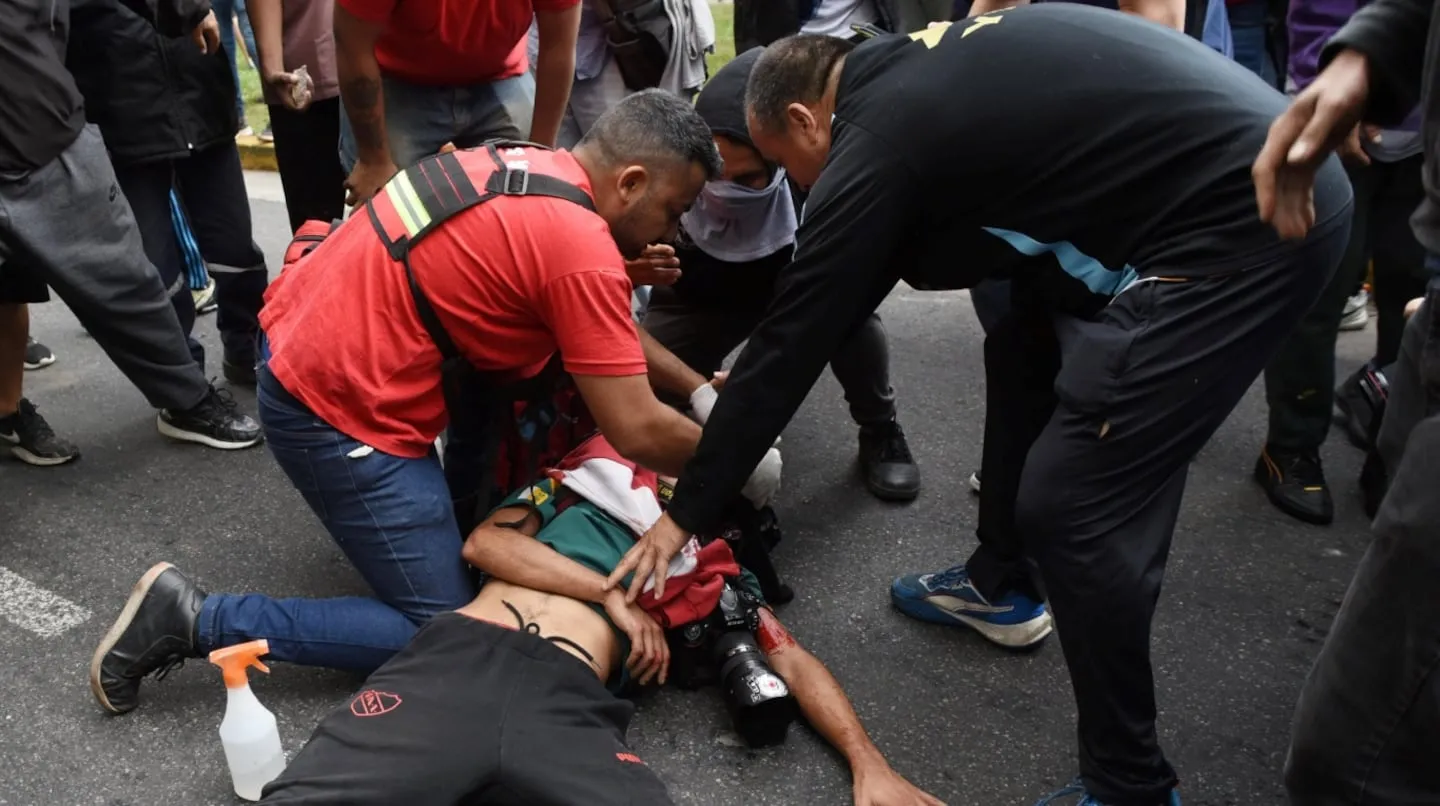 Continúa en estado crítico el fotógrafo que fue herido por la policía en la marcha al Congreso