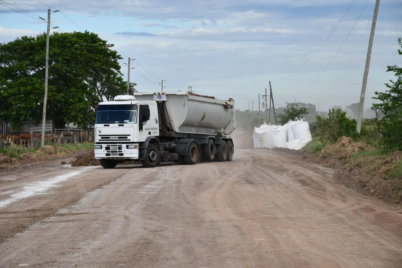 Avanza la pavimentación en Pampa Almirón para mejorar la conectividad