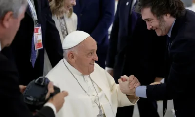 Milei viaja a Roma para asistir al funeral del papa Francisco en compañía de medio Gabinete