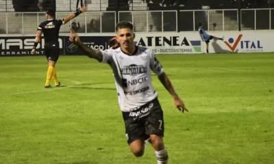 Triunfo clave: For Ever derrotó a Defensores y escaló en el torneo