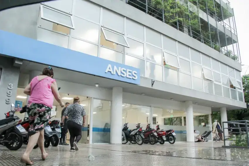 Investigan presuntas maniobras irregulares en PAMI y Anses Chaco por pedido de dinero para cargos públicos 38 Investigan presuntas maniobras irregulares en PAMI y Anses Chaco por pedido de dinero para cargos públicos
