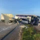 Brutal choque entre un camión y un micro en la Ruta 3: hay cuatro muertos y 16 heridos