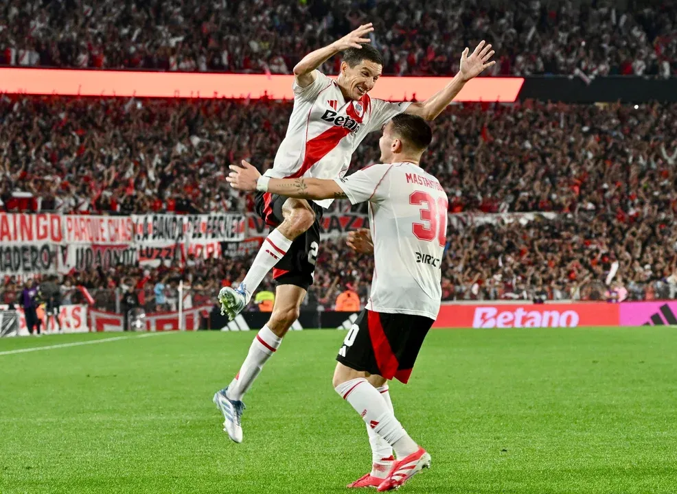 River le ganó a Vélez por 4 a 1 y cerró la zona B como escolta 36 River le ganó a Vélez por 4 a 1 y cerró la zona B como escolta