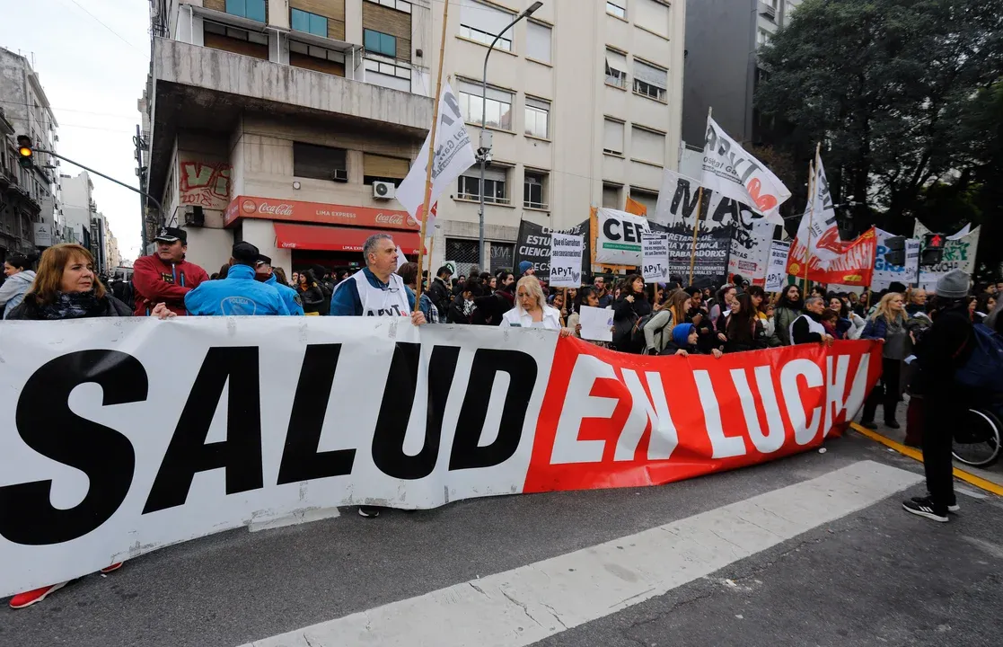 Los trabajadores del Garrahan apuntan contra el Gobierno: "Encima de pagarte muy poco, tratan de ensuciarte" 36 Los trabajadores del Garrahan apuntan contra el Gobierno: "Encima de pagarte muy poco, tratan de ensuciarte"