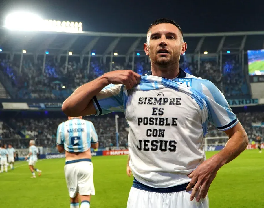 Racing goleó a Colo Colo por 4 a 0 y clasificó a los octavos de final de la Copa Libertadores 36 Racing goleó a Colo Colo por 4 a 0 y clasificó a los octavos de final de la Copa Libertadores