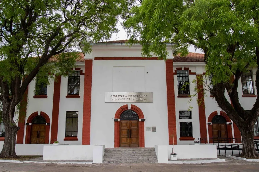 El Gobierno nacional degradó la secretaría de Derechos Humanos a subsecretaría y anunció recortes del 30% del personal 36 El Gobierno nacional degradó la secretaría de Derechos Humanos a subsecretaría y anunció recortes del 30% del personal