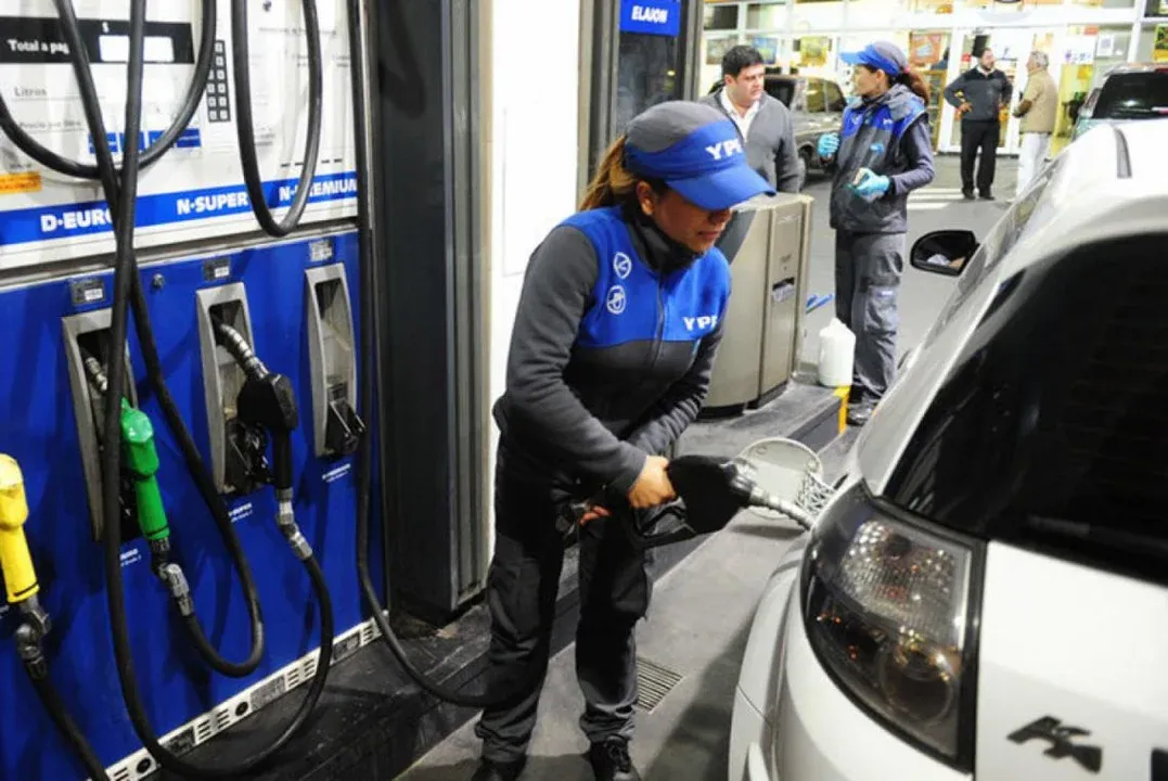 Luego de YPF, otras dos petroleras bajaron los precios de los combustibles 36 Luego de YPF, otras dos petroleras bajaron los precios de los combustibles