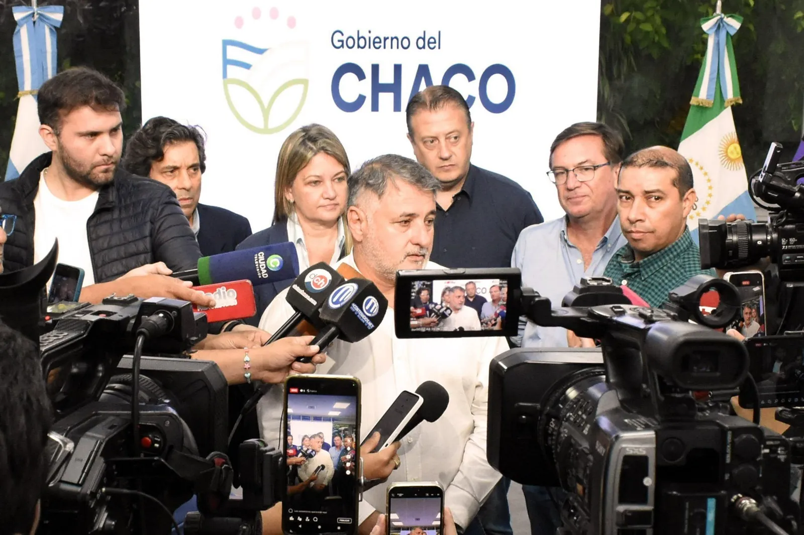 El gobierno provincial defendió la adjudicación de tierras fiscales y denunció una campaña en su contra 38 El gobierno provincial defendió la adjudicación de tierras fiscales y denunció una campaña en su contra