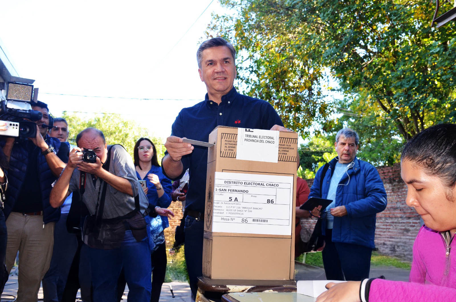 Zdero: "Invitamos a todos y a cada uno de los chaqueños a concurrir a las urnas" 38 Zdero: "Invitamos a todos y a cada uno de los chaqueños a concurrir a las urnas"