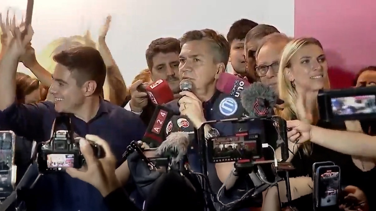 Zdero celebró el triunfo electoral: “Es una palmada, un aliento, pero también una enorme responsabilidad” 38 Zdero celebró el triunfo electoral: “Es una palmada, un aliento, pero también una enorme responsabilidad”
