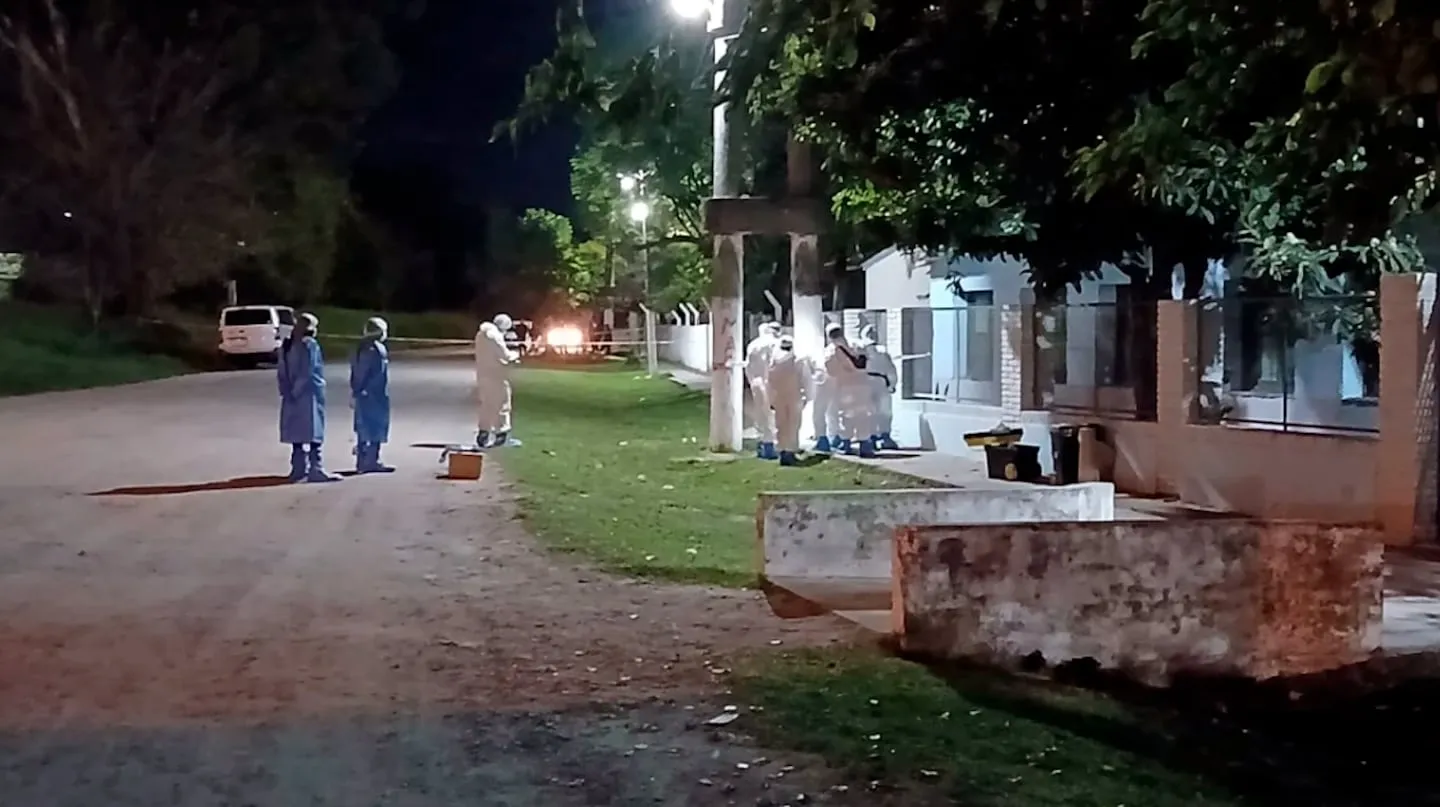 Tucumán: un hombre confesó que ahorcó a su esposa y colgó el cuerpo en la reja de una escuela 36 Tucumán: un hombre confesó que ahorcó a su esposa y colgó el cuerpo en la reja de una escuela