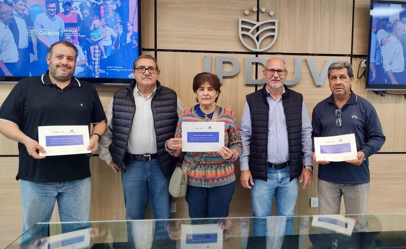 El Ipduv entregó nuevos créditos Chaco a la Obra para familias del Gran Resistencia 38 El Ipduv entregó nuevos créditos Chaco a la Obra para familias del Gran Resistencia