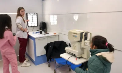 Operativo oftalmológico con entrega de anteojos en la Escuela Primaria N°680 de Miraflores