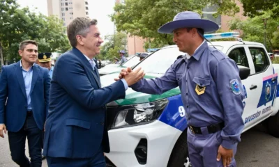 Zdero realizó la entrega de 90 vehículos para la Policía