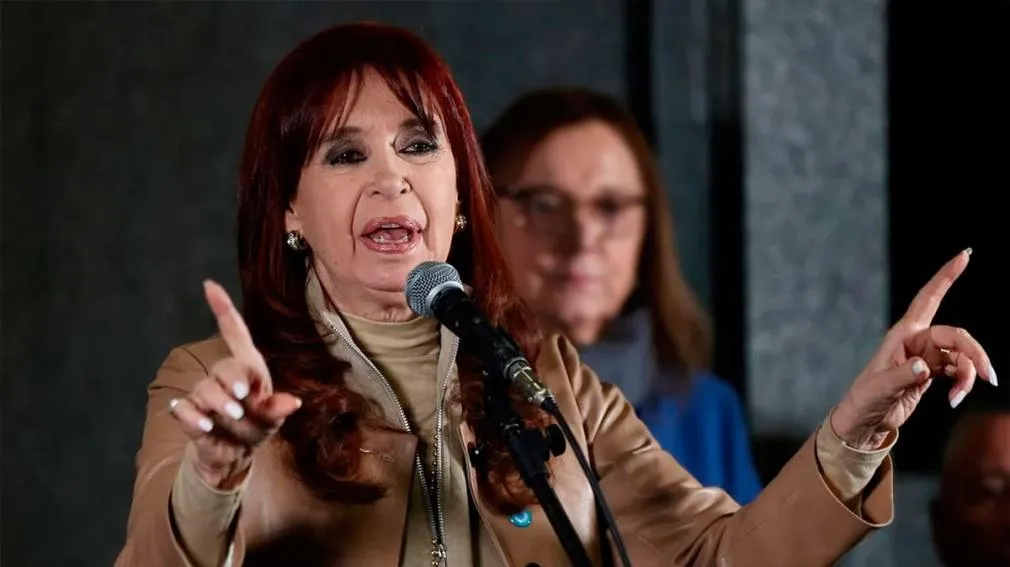 La Justicia avanzará con el embargo de bienes de Cristina Kirchner tras el fallo por la causa Vialidad 36 La Justicia avanzará con el embargo de bienes de Cristina Kirchner tras el fallo por la causa Vialidad
