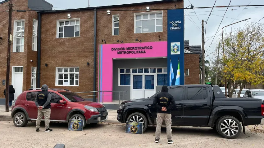 Tres detenidos y dinero incautado en operativos simultáneos por narcomenudeo