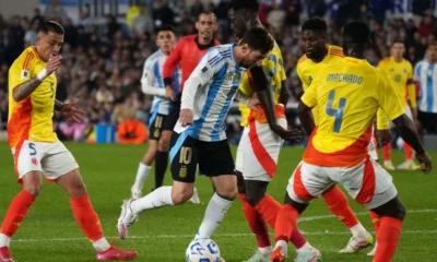 Con diez jugadores, la Selección argentina igualó ante Colombia por las Eliminatorias Sudamericanas