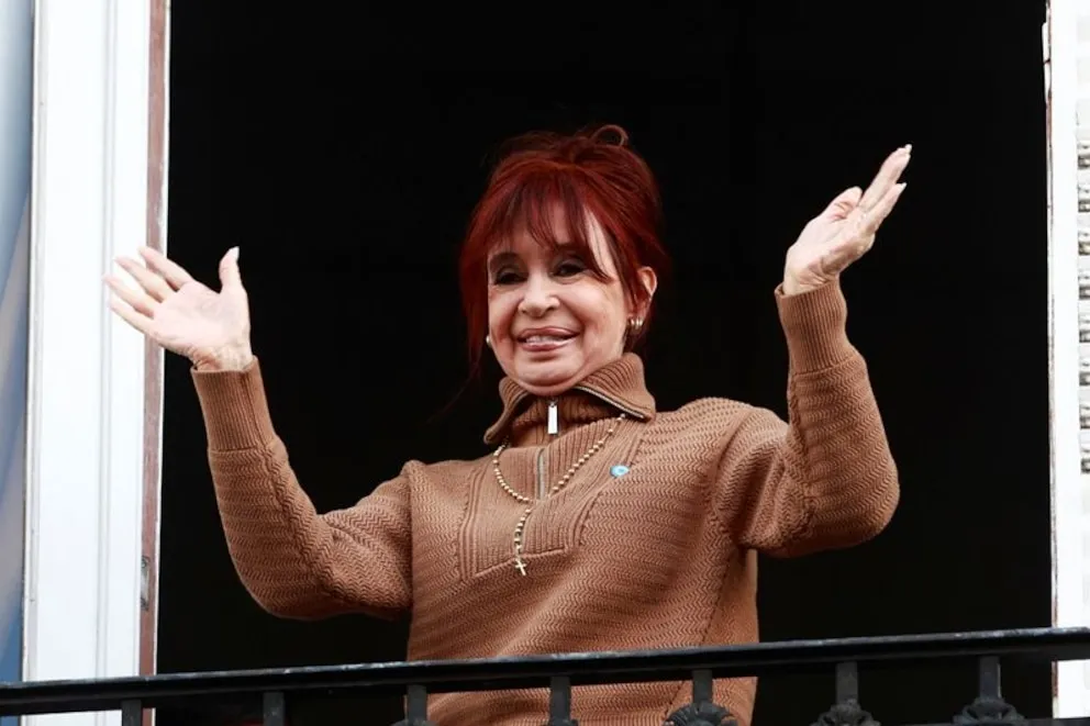 La Justicia aclaró que Cristina Kirchner podrá salir al balcón de su departamento durante la prisión domiciliaria 36 La Justicia aclaró que Cristina Kirchner podrá salir al balcón de su departamento durante la prisión domiciliaria
