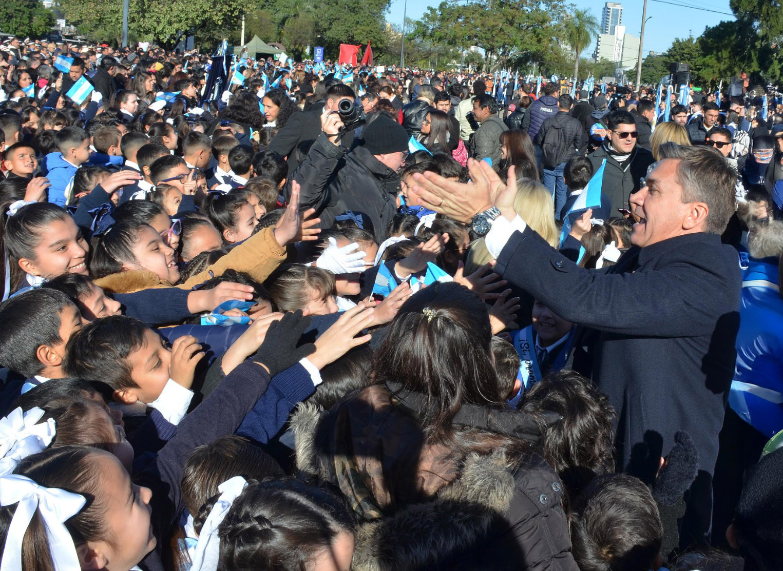 Zdero destacó el valor del respeto al tomar la promesa a 2.000 estudiantes: “No hay sueños imposibles” 36 Zdero destacó el valor del respeto al tomar la promesa a 2.000 estudiantes: “No hay sueños imposibles”