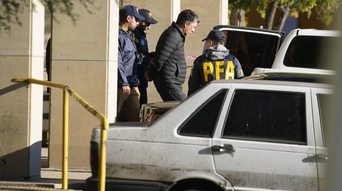 Ruta del dinero K: Fabián Rossi se presentó en Comodoro Py y quedó detenido para cumplir su condena