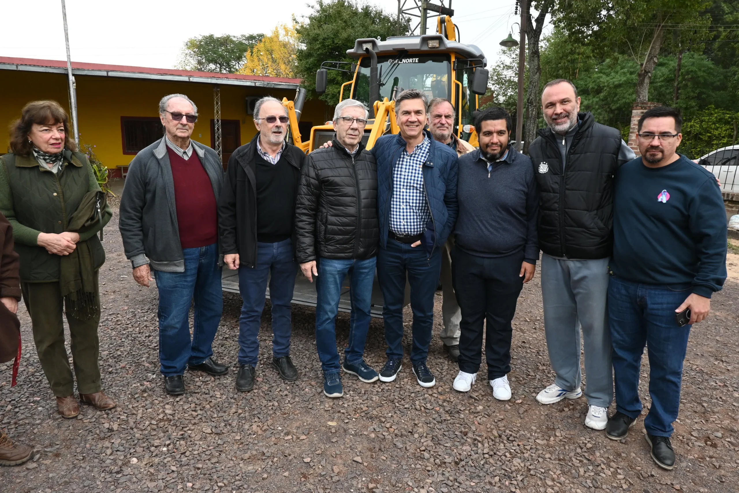 Zdero entregó nueva maquinaria para fortalecer el Consorcio Caminero Nº40 de Puerto Tirol 36 Zdero entregó nueva maquinaria para fortalecer el Consorcio Caminero Nº40 de Puerto Tirol