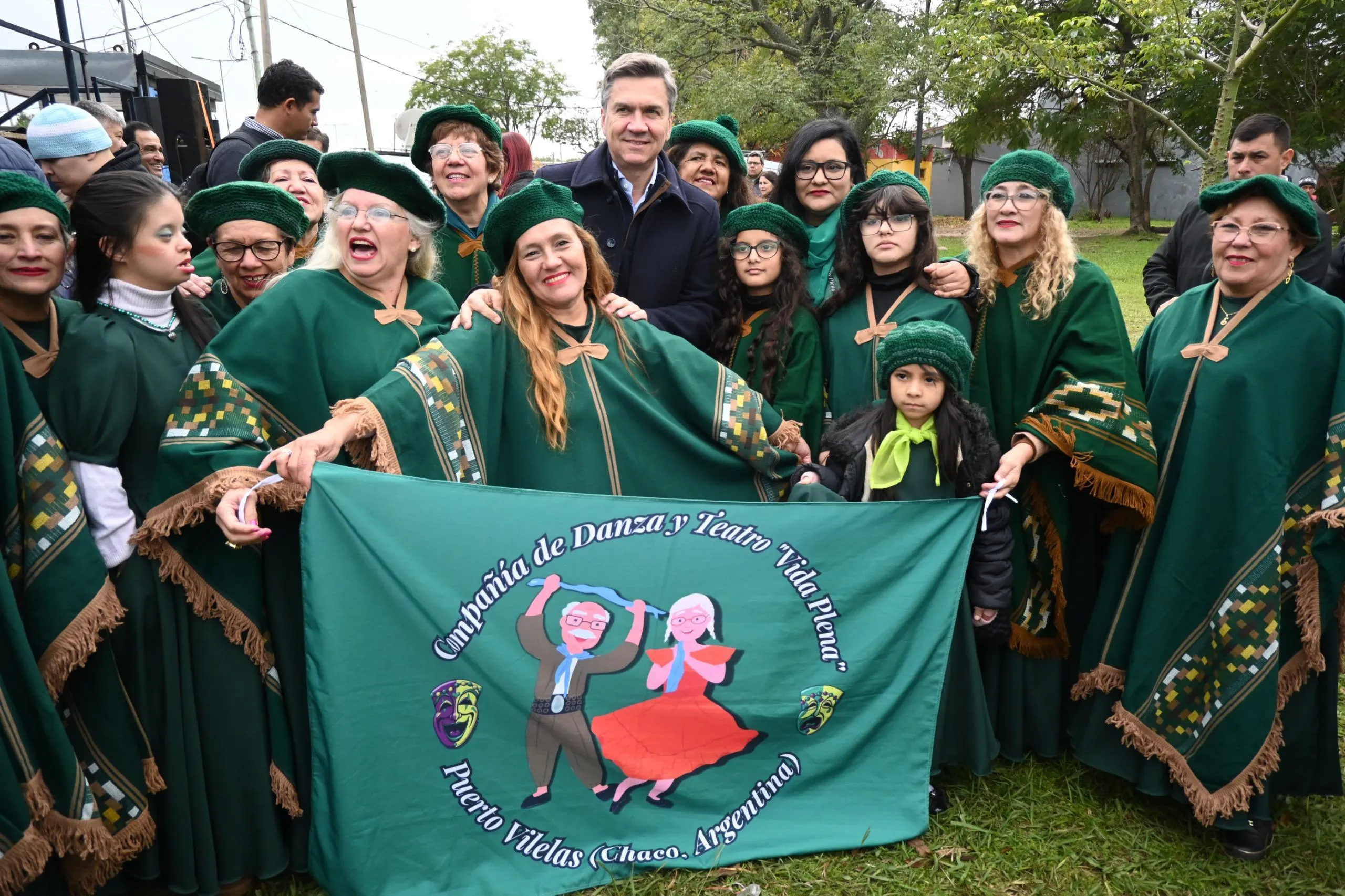 Puerto Vilelas celebró su 115° aniversario con entrega de patrullero y títulos de propiedad 36 Puerto Vilelas celebró su 115° aniversario con entrega de patrullero y títulos de propiedad