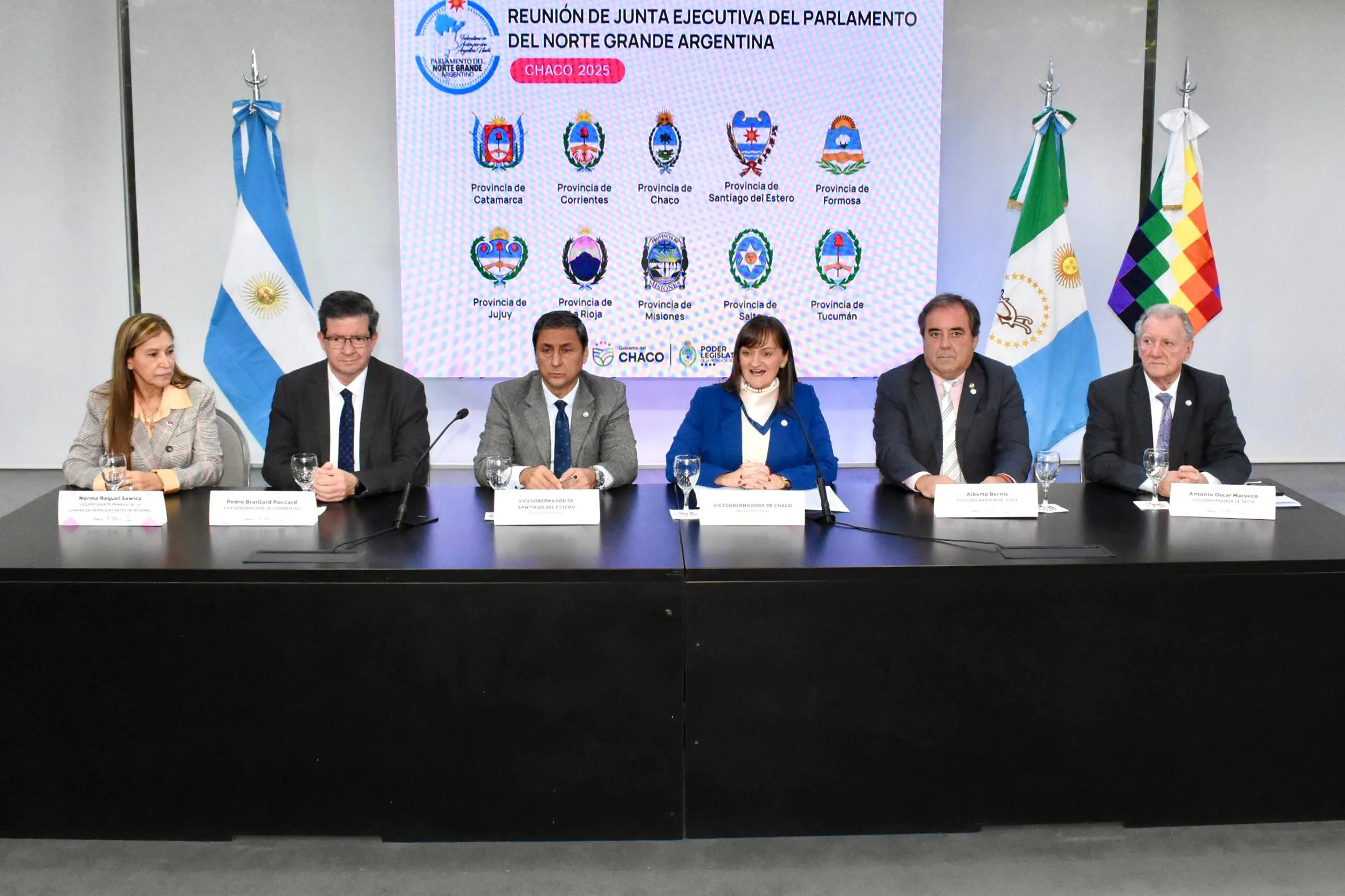 El Norte Grande se reunió en Chaco y pidió prórroga de beneficios impositivos para exportaciones 36 El Norte Grande se reunió en Chaco y pidió prórroga de beneficios impositivos para exportaciones