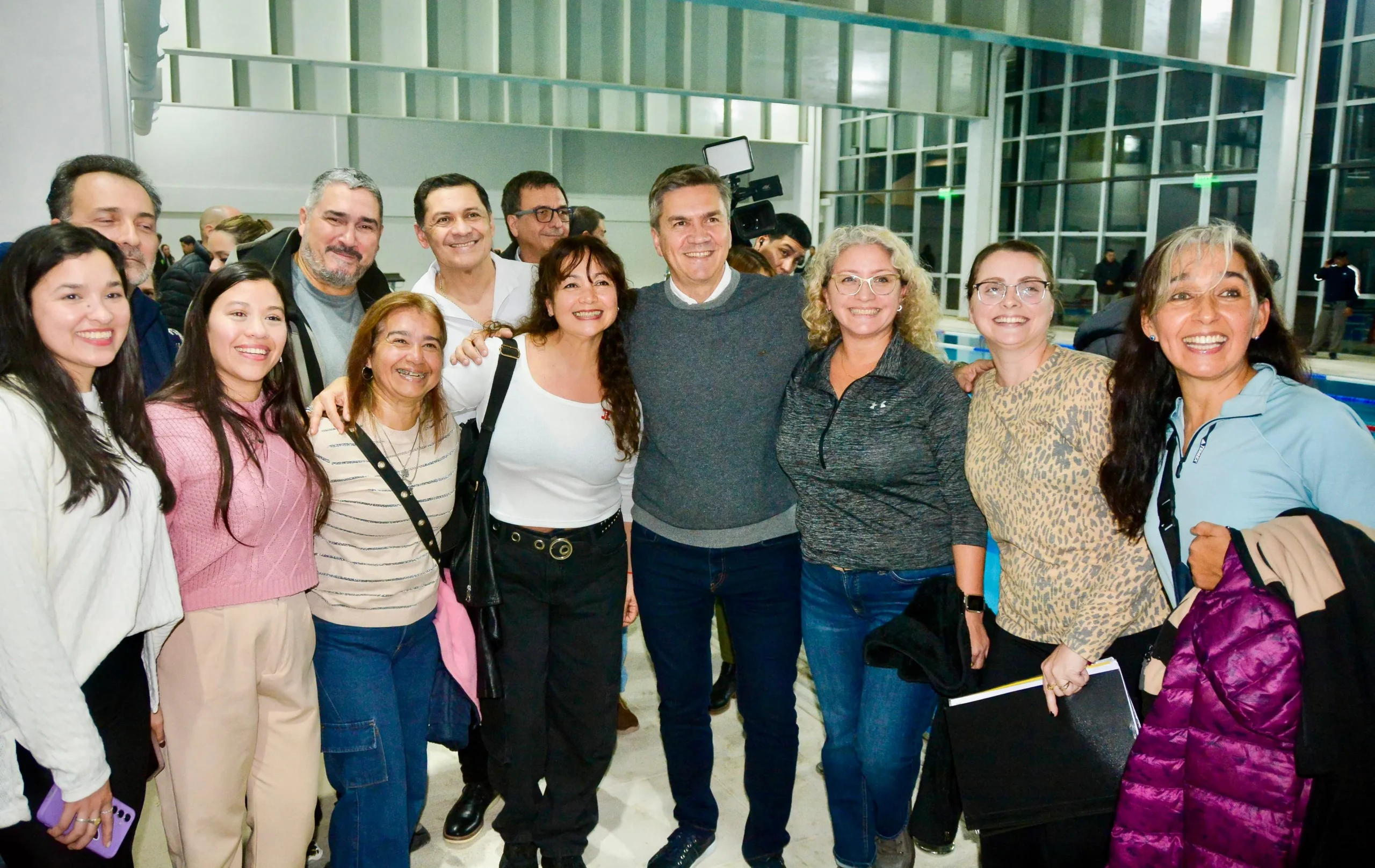 Zdero habilitó la pileta climatizada del CEF N°1 y concretó una obra esperada por generaciones de docentes 36 Zdero habilitó la pileta climatizada del CEF N°1 y concretó una obra esperada por generaciones de docentes