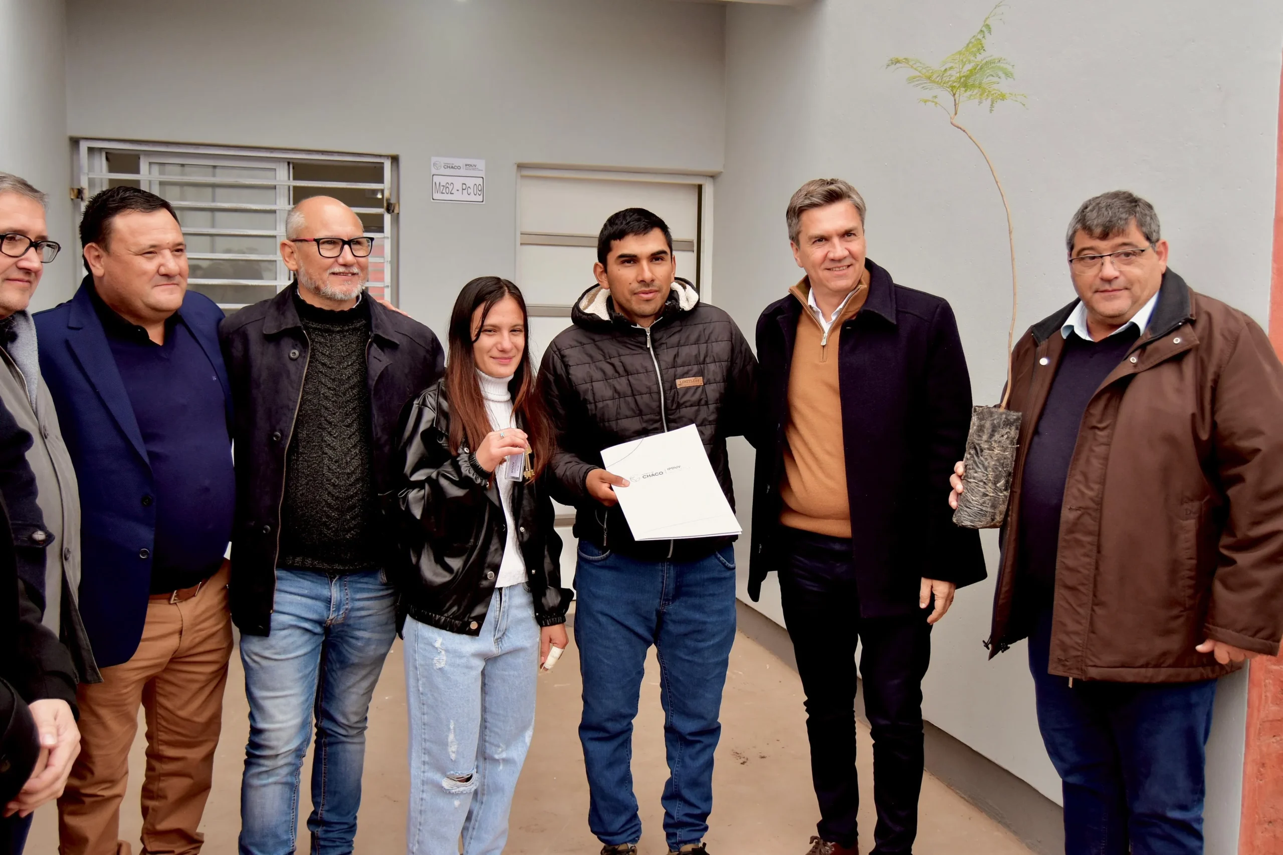 Zdero entregó viviendas y encabezó el acto central por el 76° aniversario de Chorotis 36 Zdero entregó viviendas y encabezó el acto central por el 76° aniversario de Chorotis