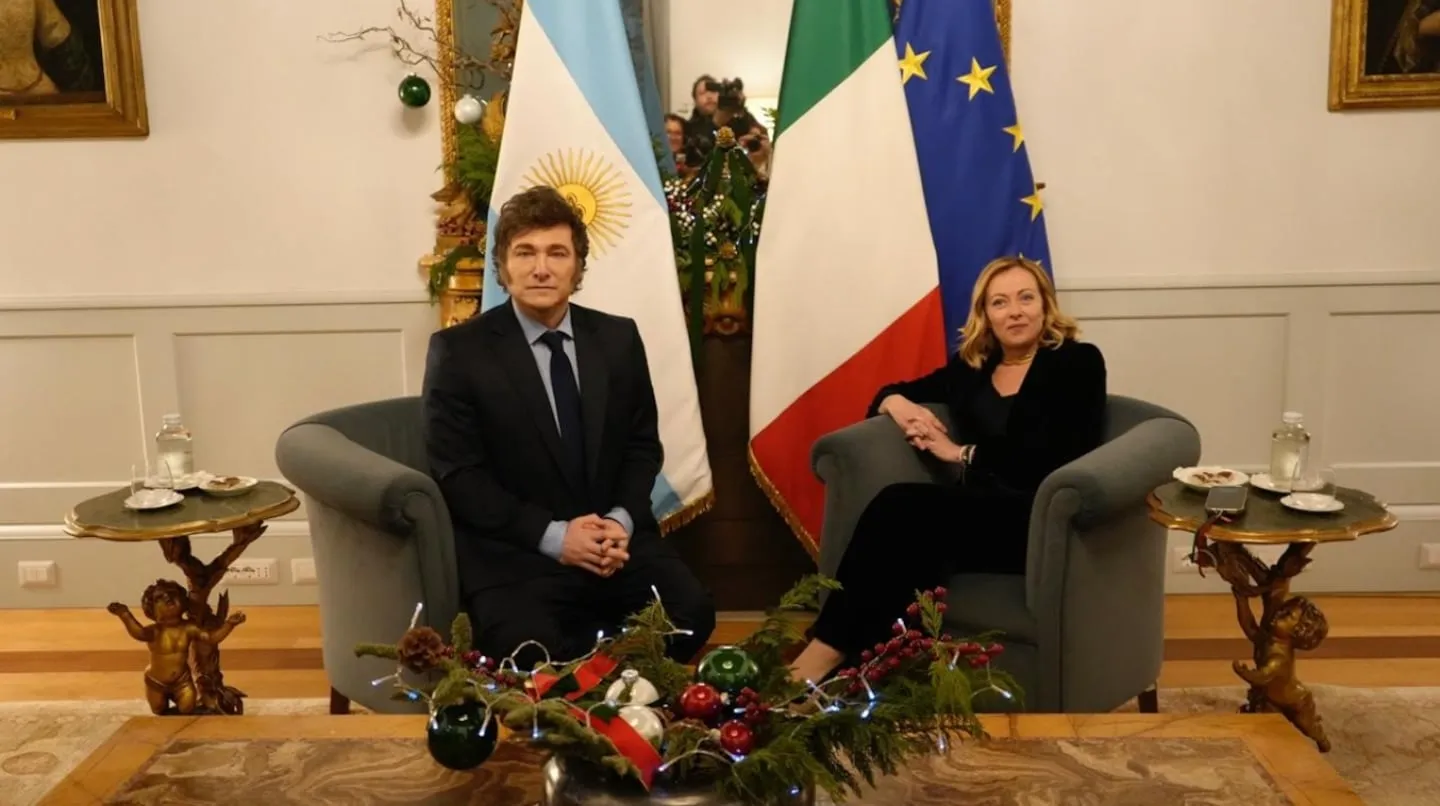 Javier Milei se reunió con Giorgia Meloni en Roma: firmaron un acuerdo entre YPF y la petrolera italiana 36 Javier Milei se reunió con Giorgia Meloni en Roma: firmaron un acuerdo entre YPF y la petrolera italiana