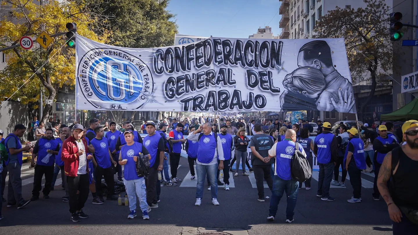 La Justicia hizo lugar a un reclamo de la CGT y suspendió el DNU de Milei que limitaba el derecho a huelga