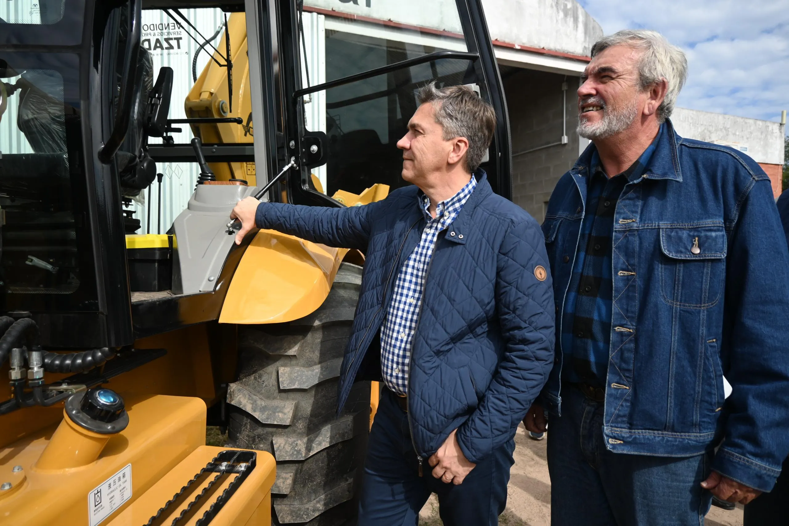 Chaco refuerza el mantenimiento de caminos con nueva maquinaria en Puerto Vilelas 36 Chaco refuerza el mantenimiento de caminos con nueva maquinaria en Puerto Vilelas
