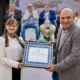 Schneider acompañó el aniversario de Makallé y entregó títulos, equipamiento y una vivienda refaccionada