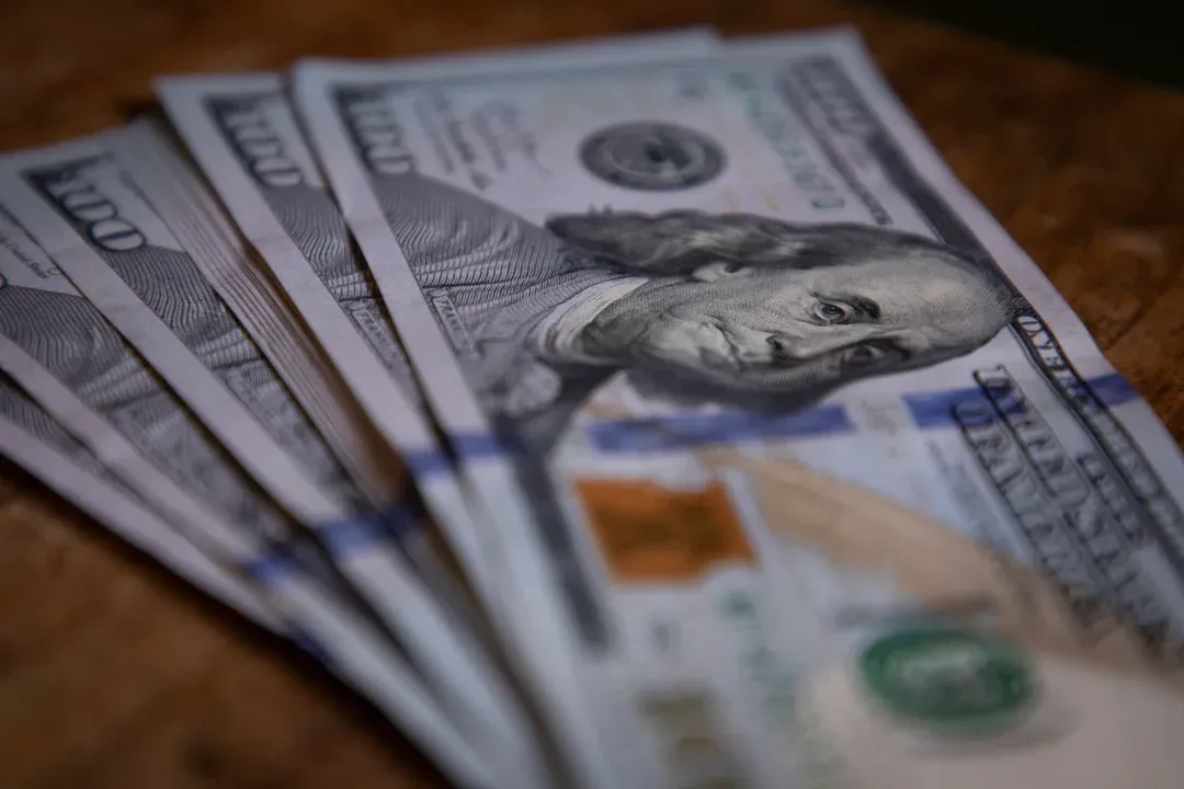 El dólar oficial sube $25 y alcanza por primera vez los $1285 38 El dólar oficial sube $25 y alcanza por primera vez los $1285