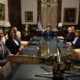 Milei recibió a la secretaria de Seguridad de EE.UU. y firmó el ingreso al programa de exención de visas