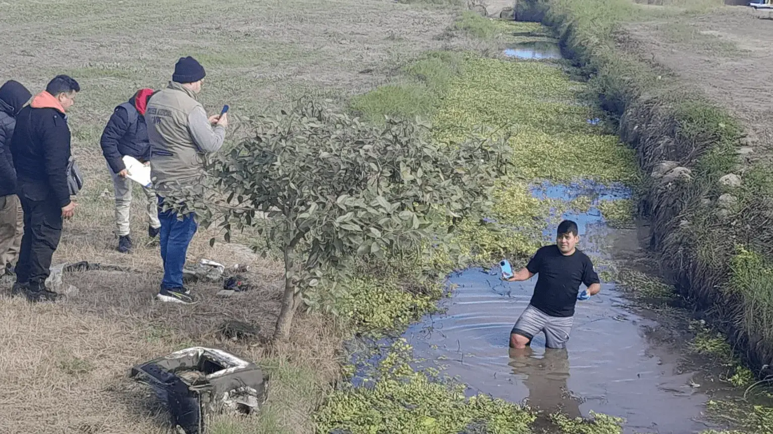 Hallaron el celular de Leonela en un canal frente al zoológico de Sáenz Peña 36 Hallaron el celular de Leonela en un canal frente al zoológico de Sáenz Peña