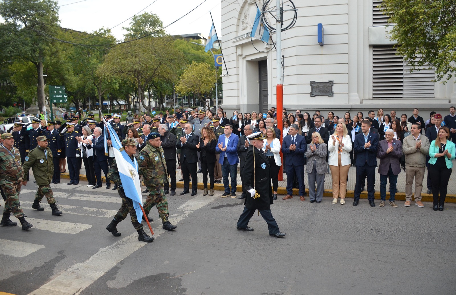 Resistencia homenajeó a la Patria en el 9 de Julio con izamiento, desfile y Tedéum 38 Resistencia homenajeó a la Patria en el 9 de Julio con izamiento, desfile y Tedéum