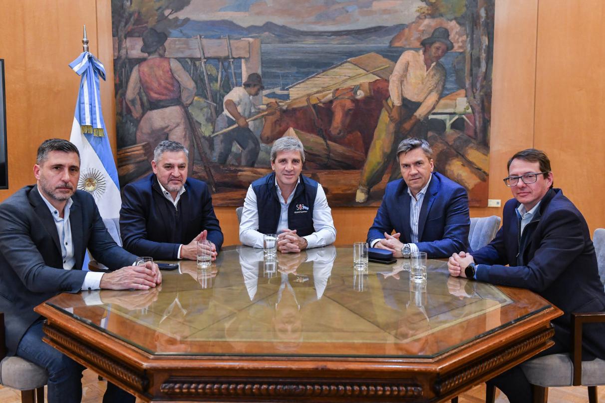 Zdero se reunió con Caputo y Guberman para definir estrategias económicas y obras productivas 38 Zdero se reunió con Caputo y Guberman para definir estrategias económicas y obras productivas