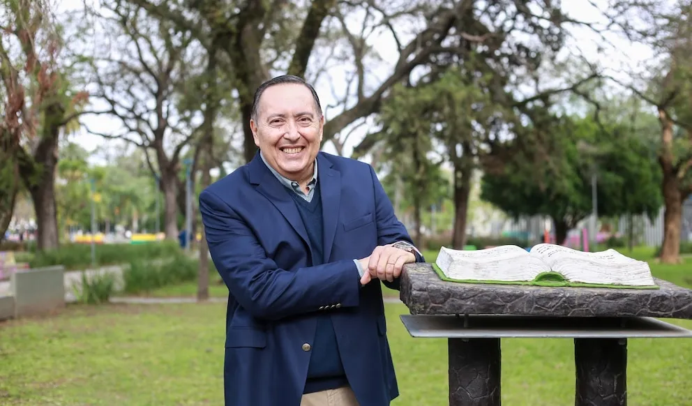 El pastor Ledesma ahora dice que son 9500 dólares, y no 100 mil, los del “milagro” en la caja de seguridad 36 El pastor de Chaco ahora dice que son 9500 dólares, y no 100 mil, los del “milagro” en la caja de seguridad