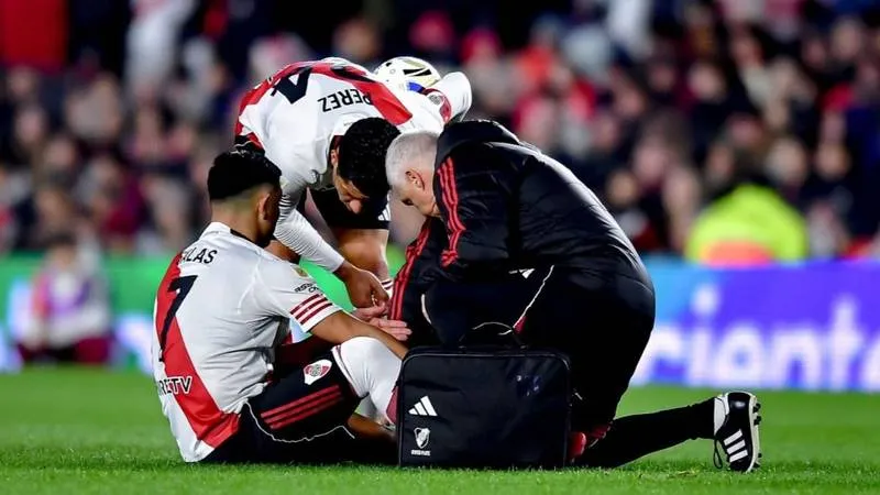 Maxi Salas sufrió un esguince de rodilla y estará varias semanas fuera de las canchas 36 Maxi Salas sufrió un esguince de rodilla y estará varias semanas fuera de las canchas