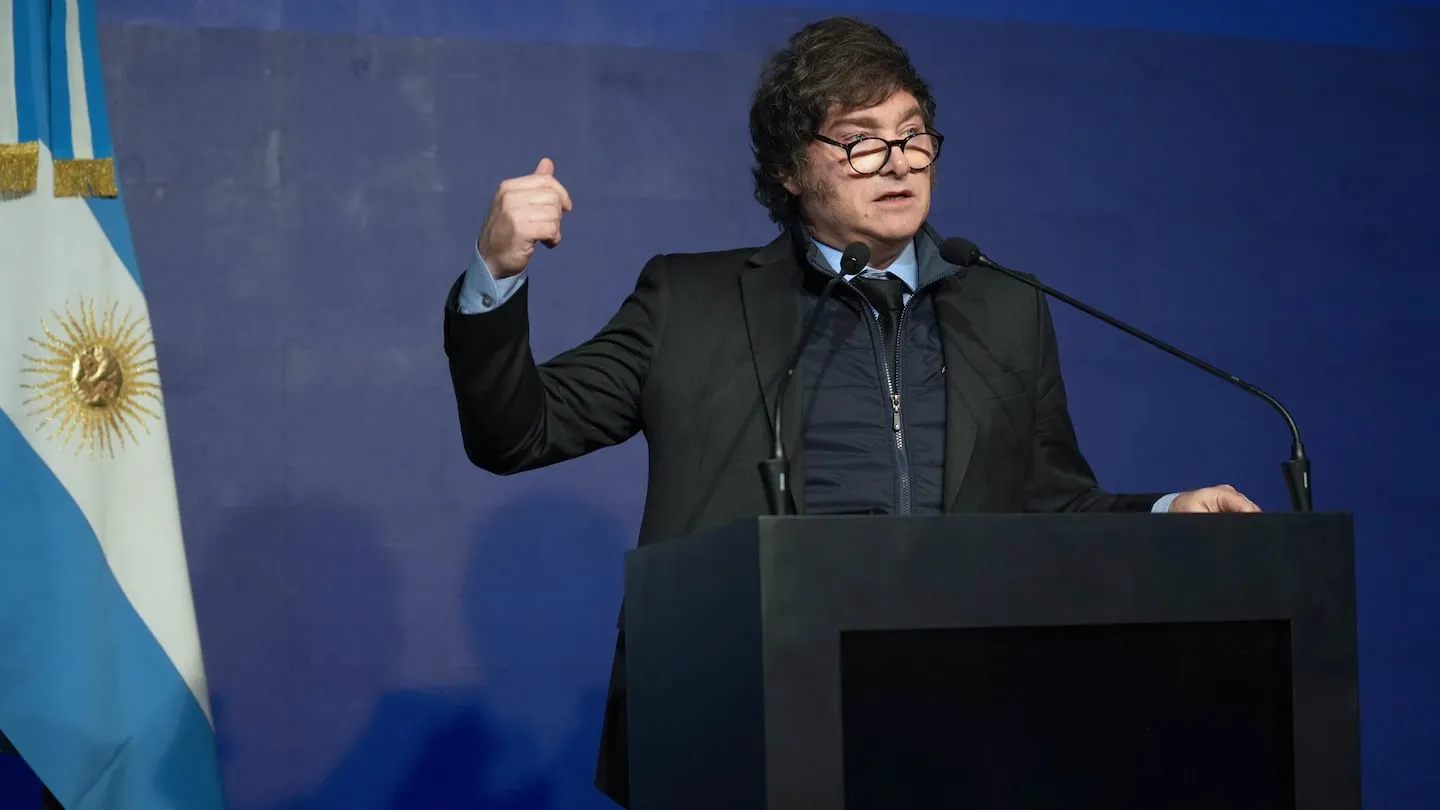 Milei confirmó que vetará el aumento a los jubilados y advirtió que irá a la Justicia si el Congreso no lo apoya 36 Milei confirmó que vetará el aumento a los jubilados y advirtió que irá a la Justicia si el Congreso no lo apoya