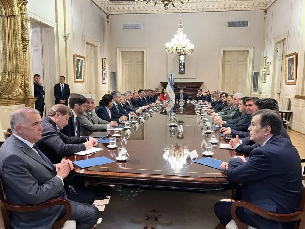 El gobierno nacional proyecta convocar a las provincias para acercar posiciones 38 El gobierno nacional proyecta convocar a las provincias para acercar posiciones